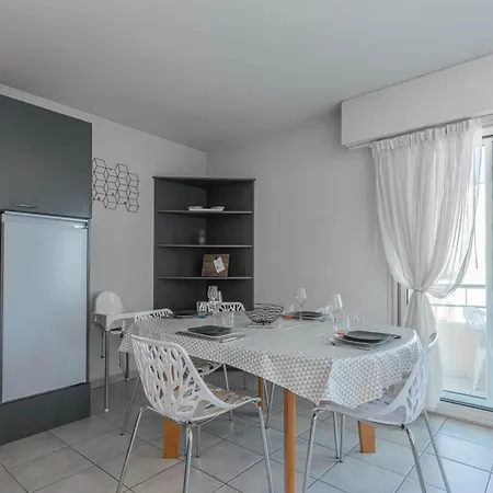 Apartment Centre 200 M De La *